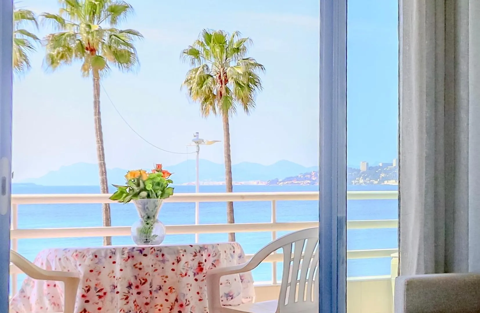 Sea View In Juan Les Pins Apartment