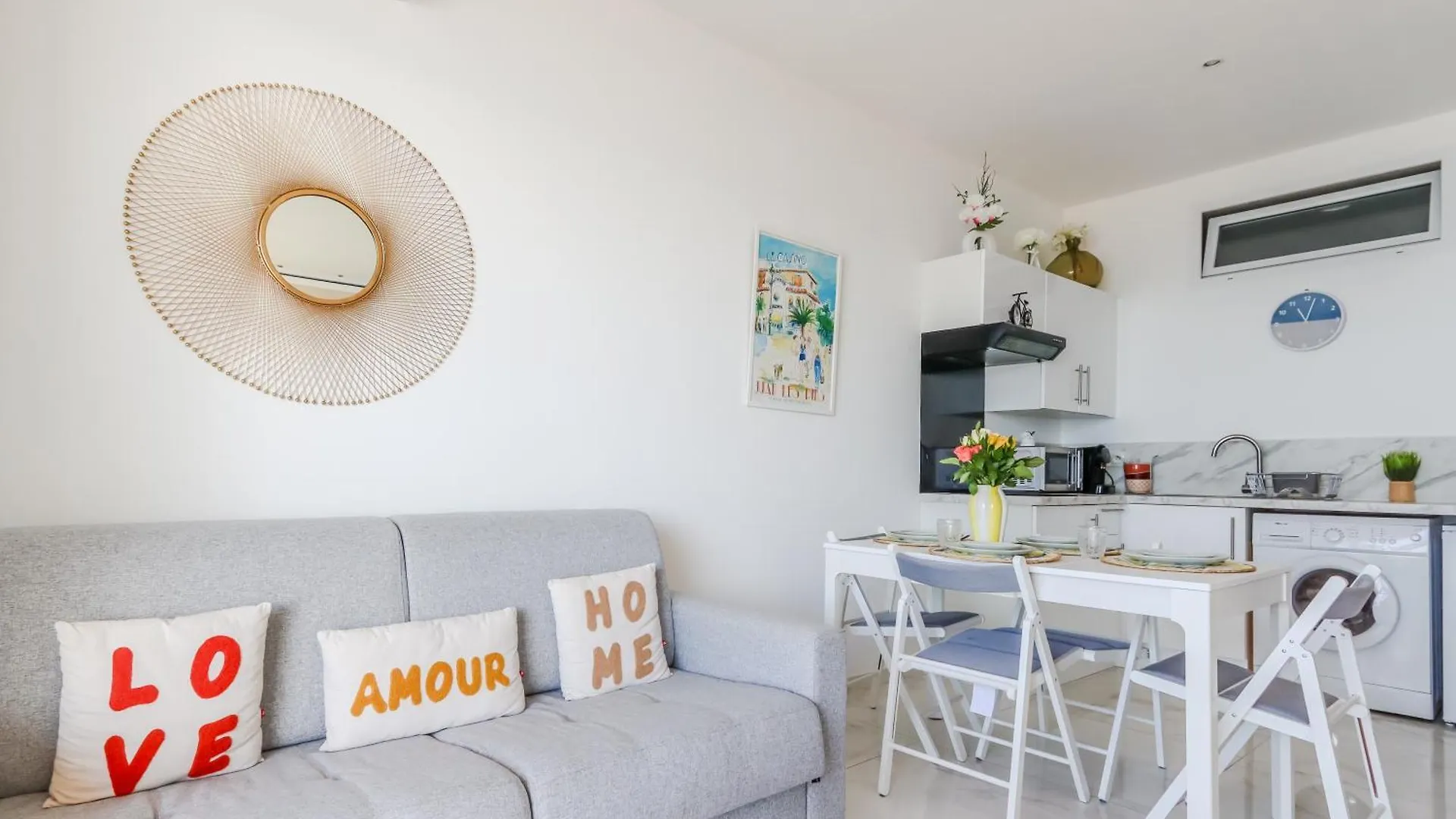 Sea View In Juan Les Pins Apartment